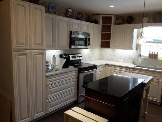 Traditional cream kitchen with black-top island